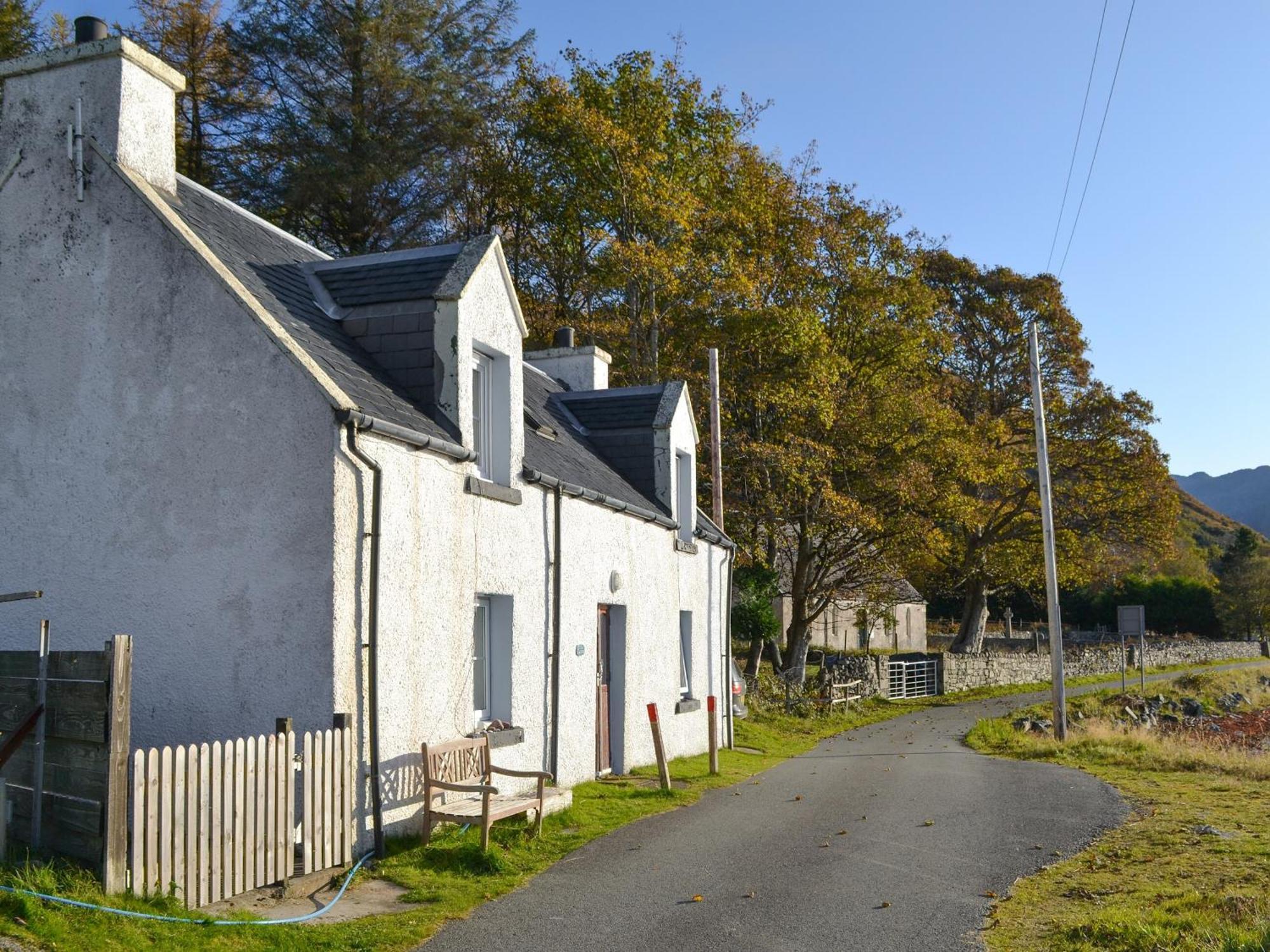 Shore Cottage Arnisdale Bagian luar foto